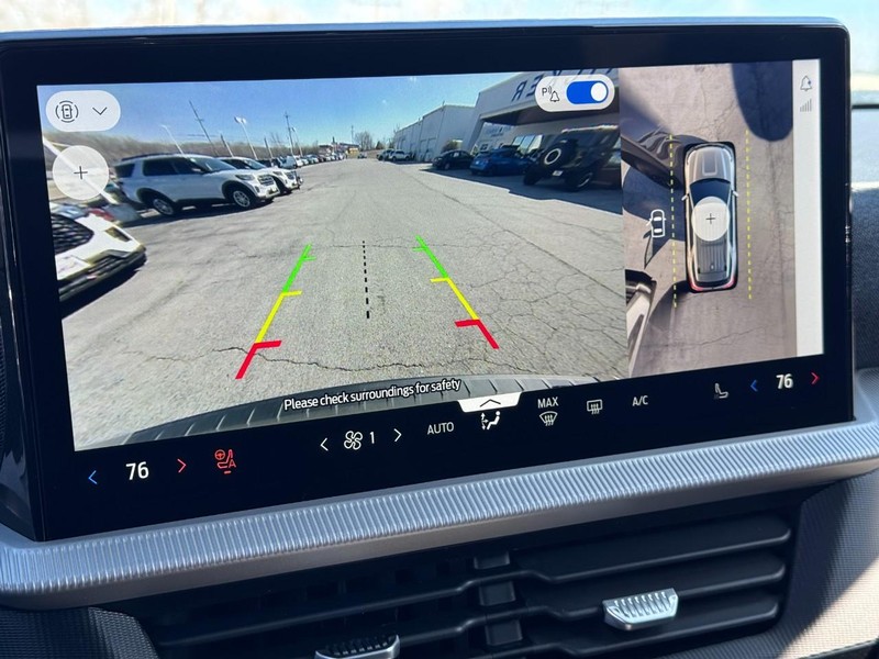 Ford Explorer Vehicle Full-screen Gallery Image 17