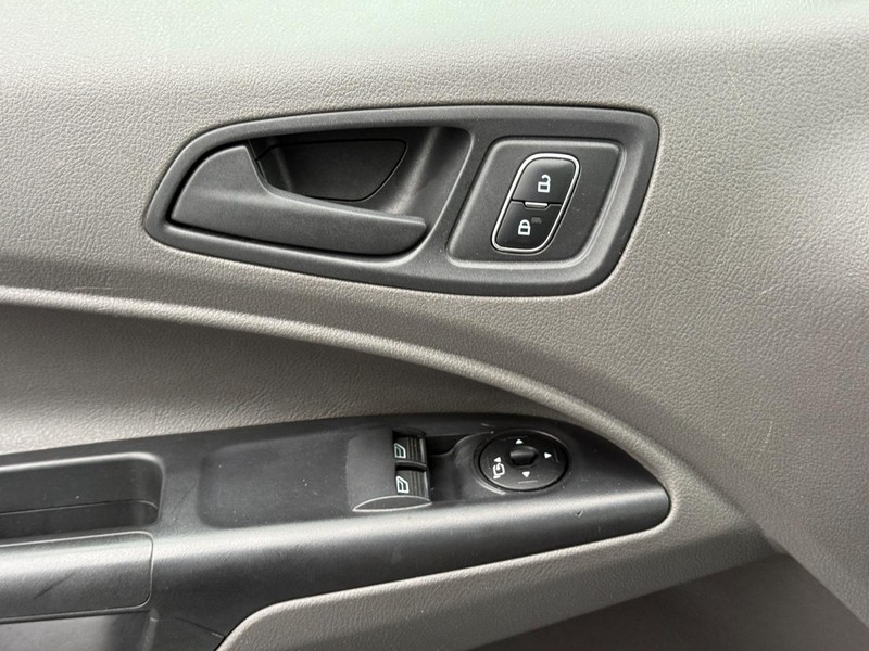 Ford Transit Connect Van Vehicle Full-screen Gallery Image 23