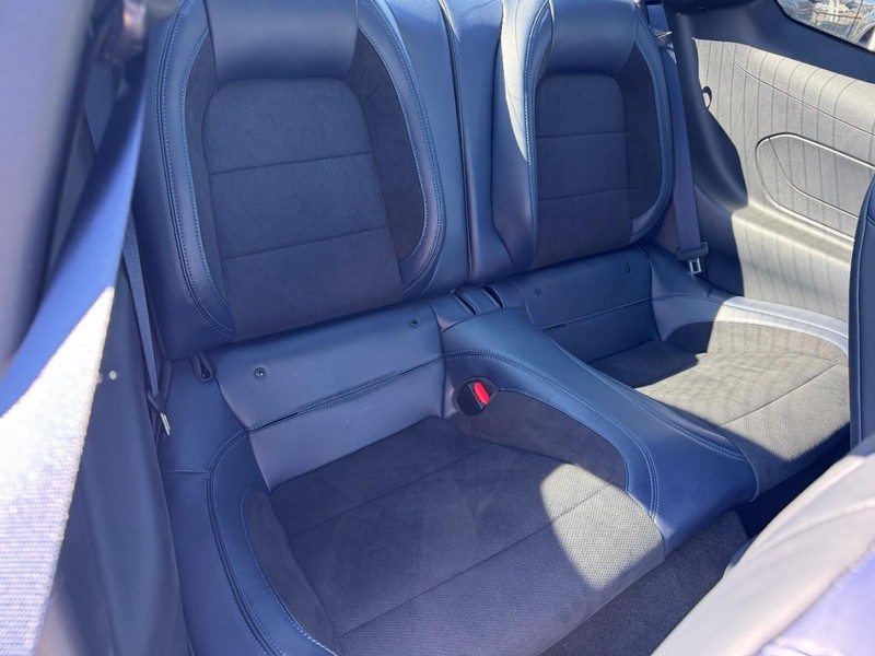 Ford Mustang Vehicle Full-screen Gallery Image 09