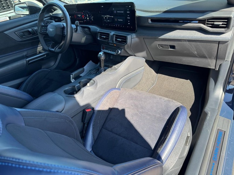 Ford Mustang Vehicle Full-screen Gallery Image 10