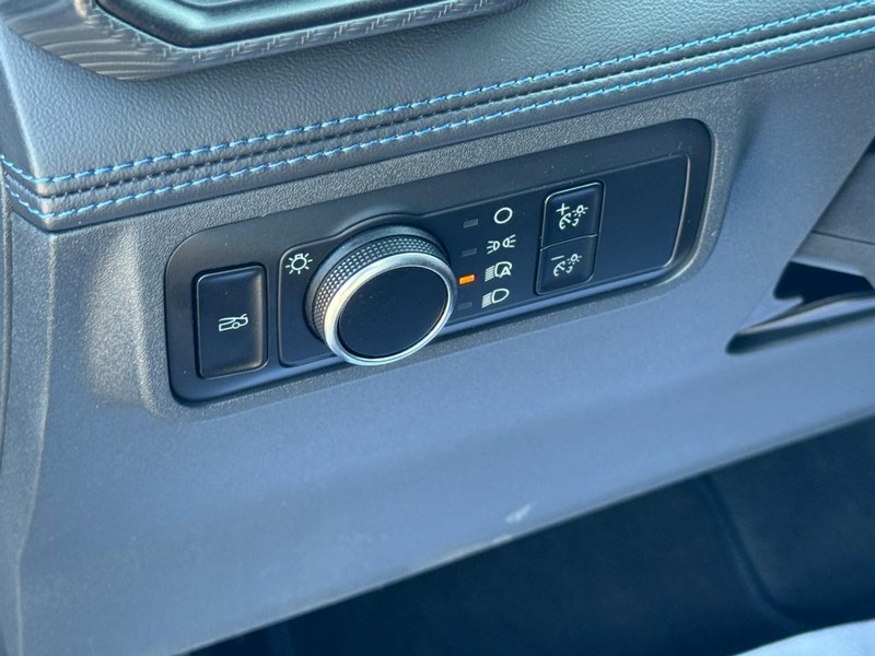 Ford Mustang Vehicle Full-screen Gallery Image 16