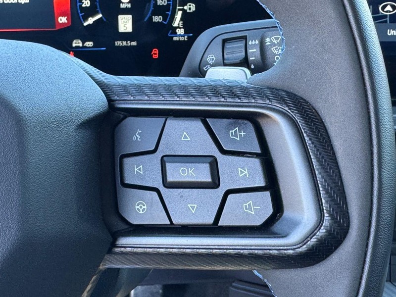 Ford Mustang Vehicle Full-screen Gallery Image 18