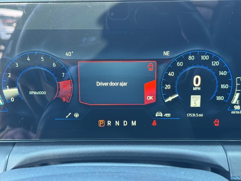 Ford Mustang Vehicle Full-screen Gallery Image 19