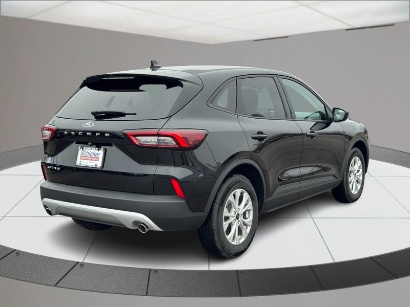 Ford Escape Vehicle Full-screen Gallery Image 03