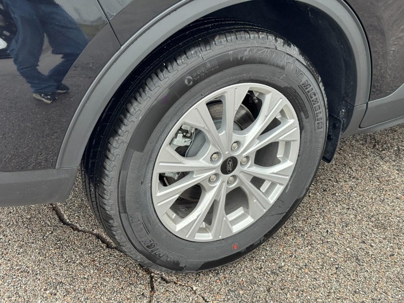 Ford Escape Vehicle Full-screen Gallery Image 04