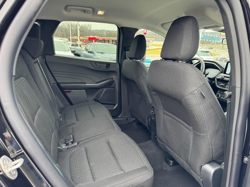 Ford Escape Vehicle Full-screen Gallery Image 05