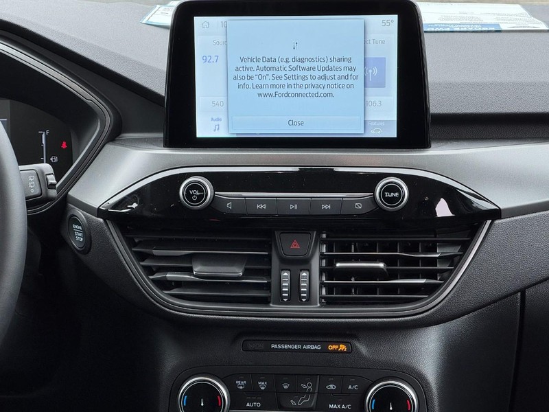 Ford Escape Vehicle Full-screen Gallery Image 08