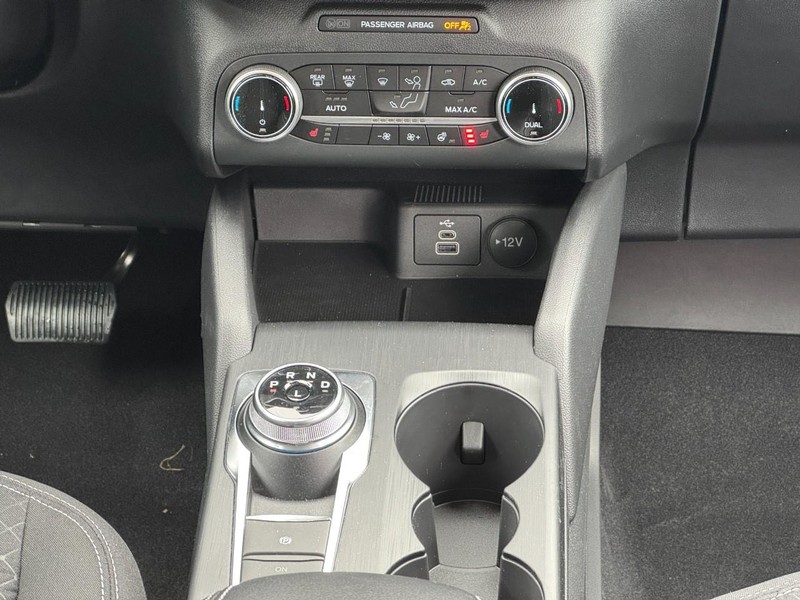 Ford Escape Vehicle Full-screen Gallery Image 09