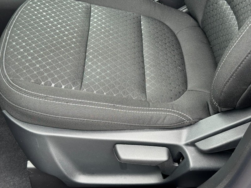 Ford Escape Vehicle Full-screen Gallery Image 11