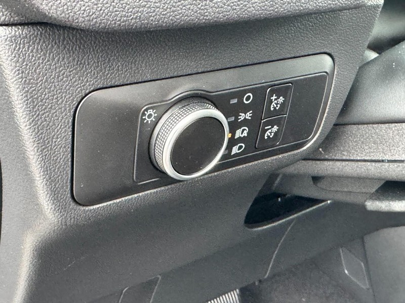 Ford Escape Vehicle Full-screen Gallery Image 12