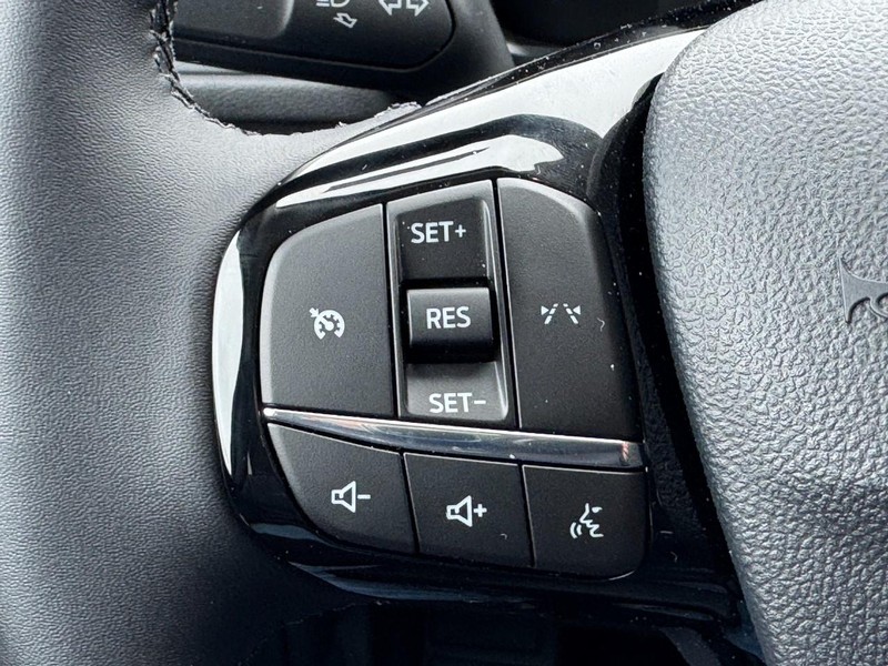 Ford Escape Vehicle Full-screen Gallery Image 13