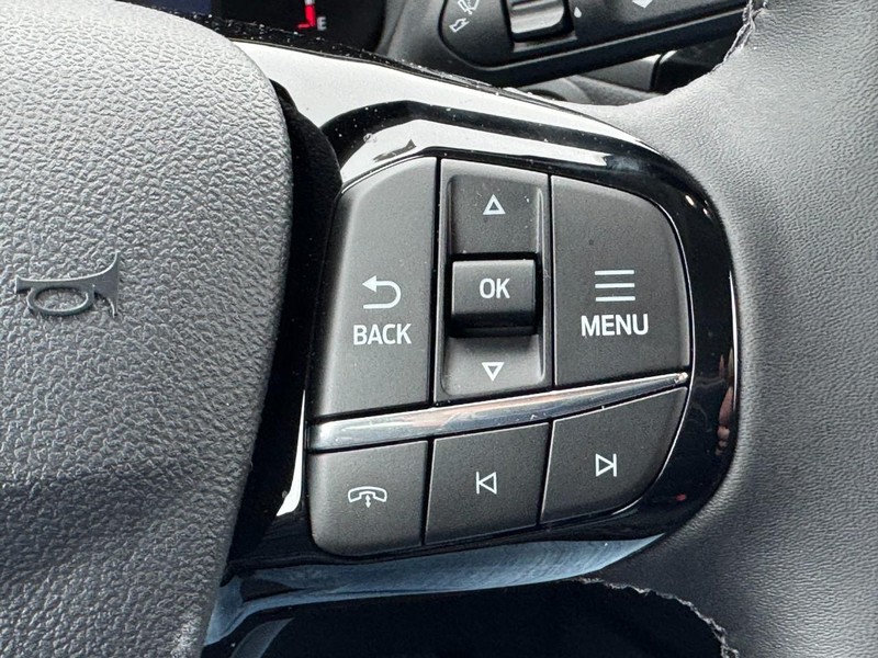 Ford Escape Vehicle Full-screen Gallery Image 14