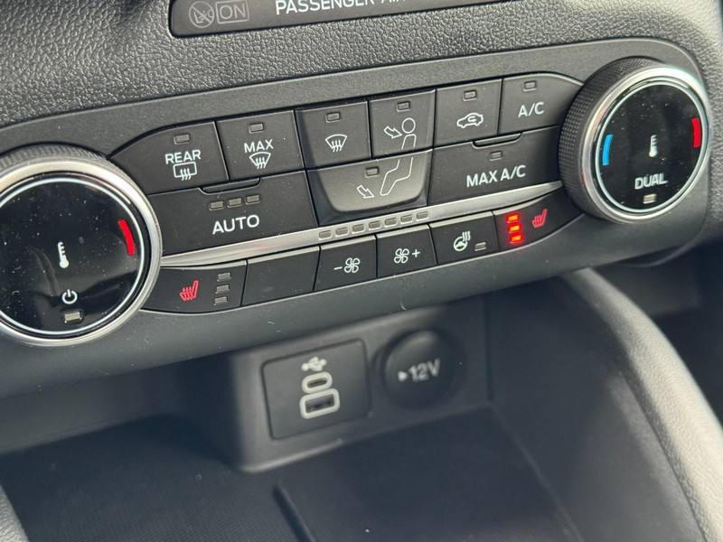 Ford Escape Vehicle Full-screen Gallery Image 15