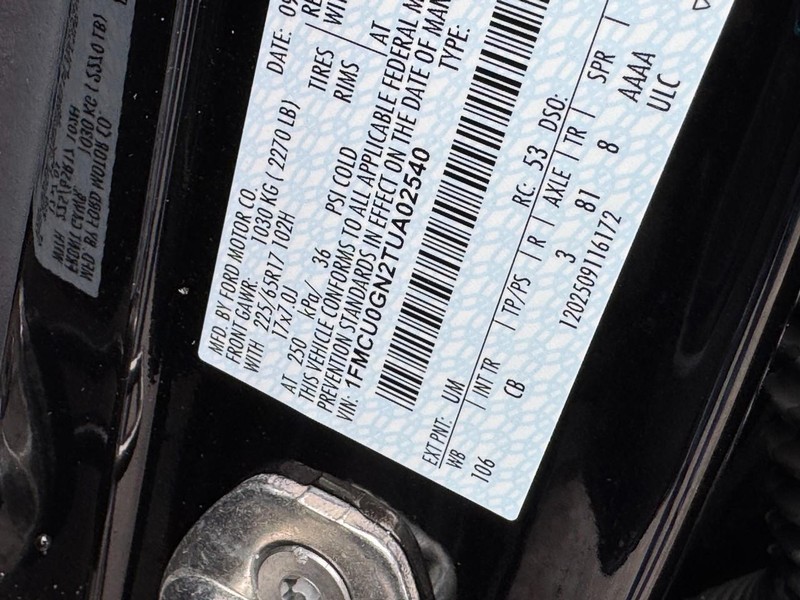 Ford Escape Vehicle Full-screen Gallery Image 17