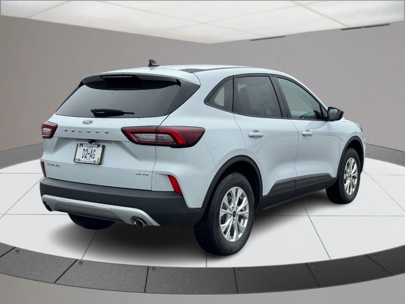 Ford Escape Vehicle Full-screen Gallery Image 03