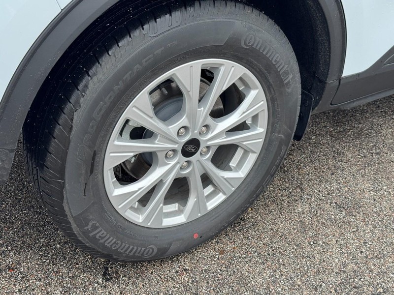 Ford Escape Vehicle Full-screen Gallery Image 04