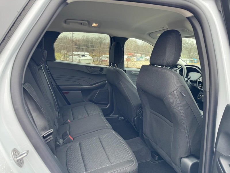 Ford Escape Vehicle Full-screen Gallery Image 05