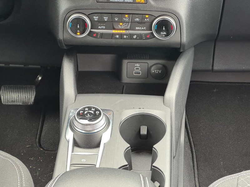 Ford Escape Vehicle Full-screen Gallery Image 09