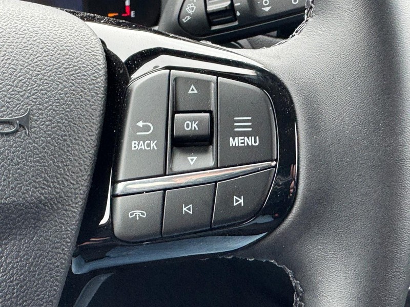 Ford Escape Vehicle Full-screen Gallery Image 14