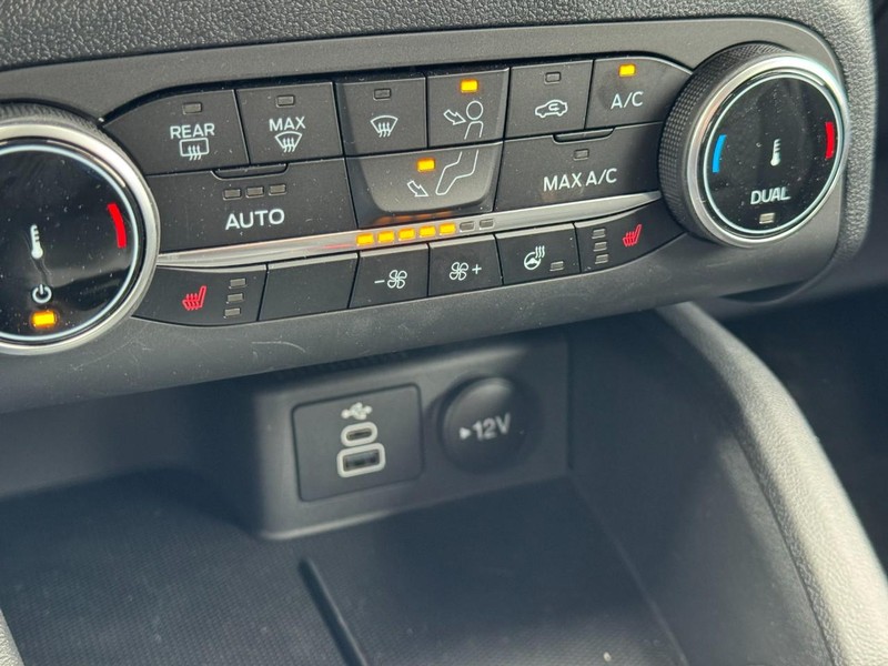 Ford Escape Vehicle Full-screen Gallery Image 15