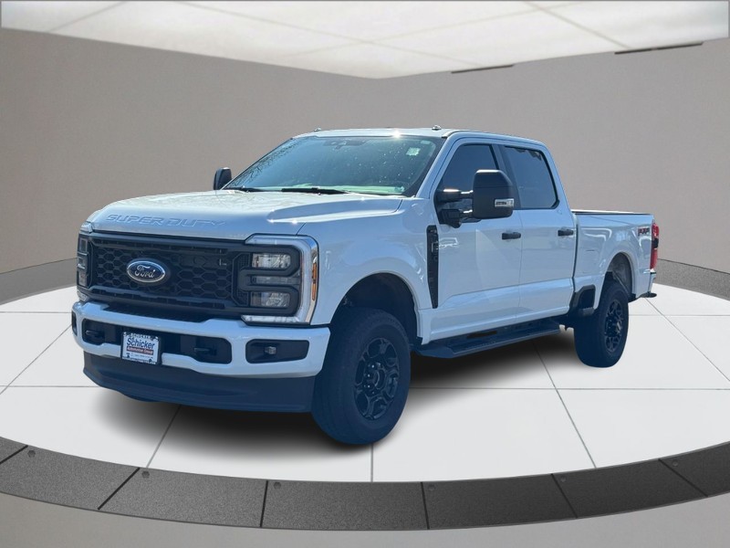 Ford Super Duty F-250 SRW Vehicle Full-screen Gallery Image 08