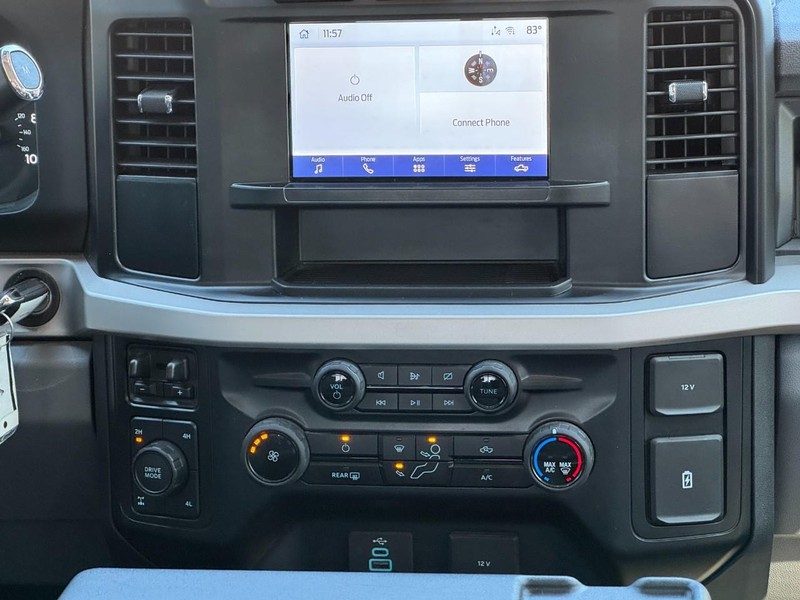 Ford Super Duty F-250 SRW Vehicle Full-screen Gallery Image 13