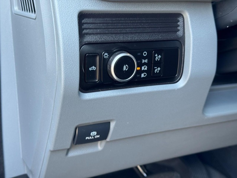 Ford Super Duty F-250 SRW Vehicle Full-screen Gallery Image 16