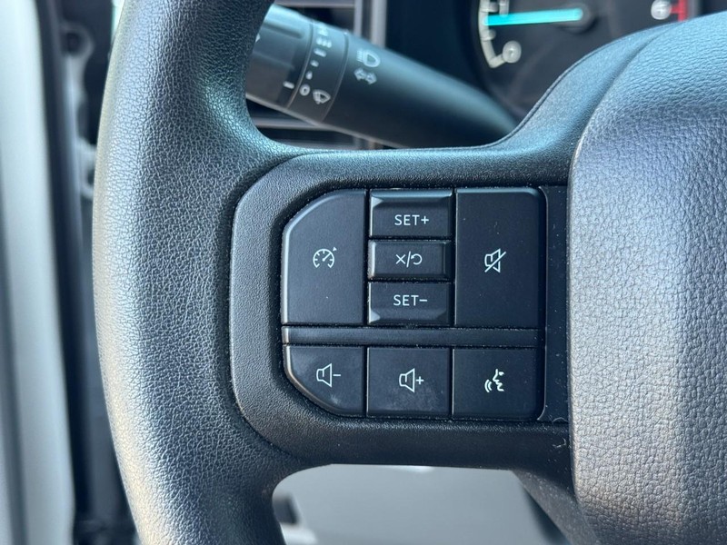 Ford Super Duty F-250 SRW Vehicle Full-screen Gallery Image 17