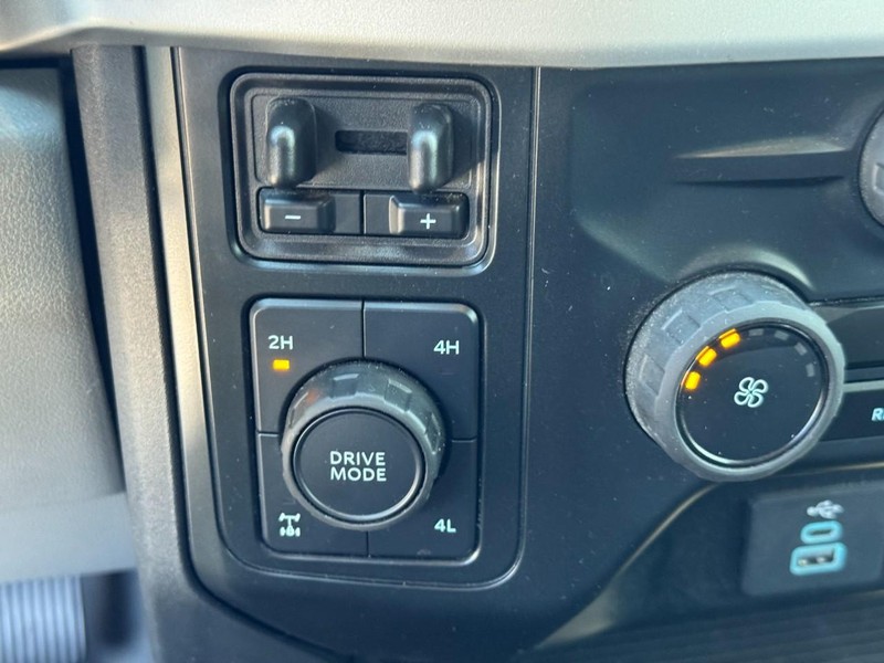 Ford Super Duty F-250 SRW Vehicle Full-screen Gallery Image 21