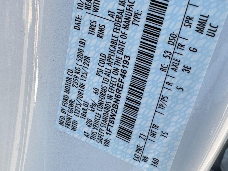 Ford Super Duty F-250 SRW Vehicle Full-screen Gallery Image 24