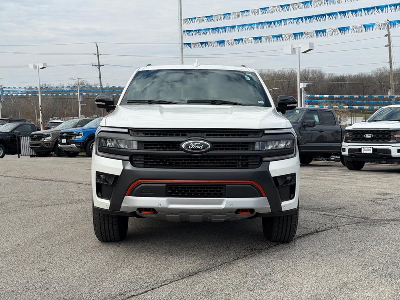 Ford Expedition Vehicle Full-screen Gallery Image 09