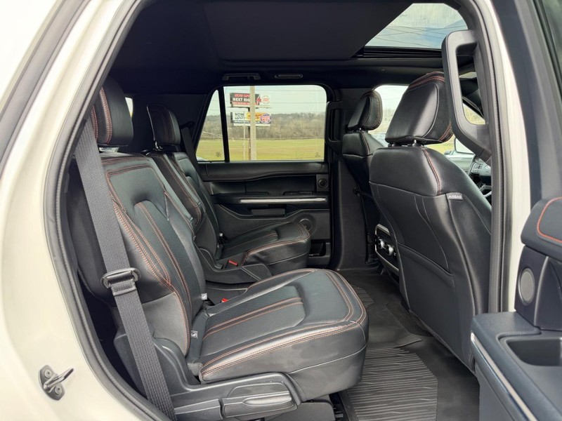 Ford Expedition Vehicle Full-screen Gallery Image 10