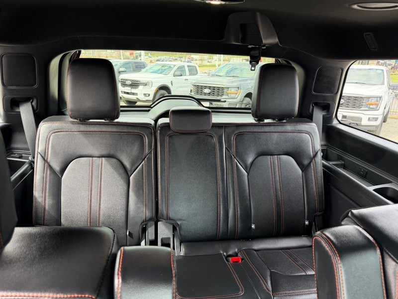 Ford Expedition Vehicle Full-screen Gallery Image 11