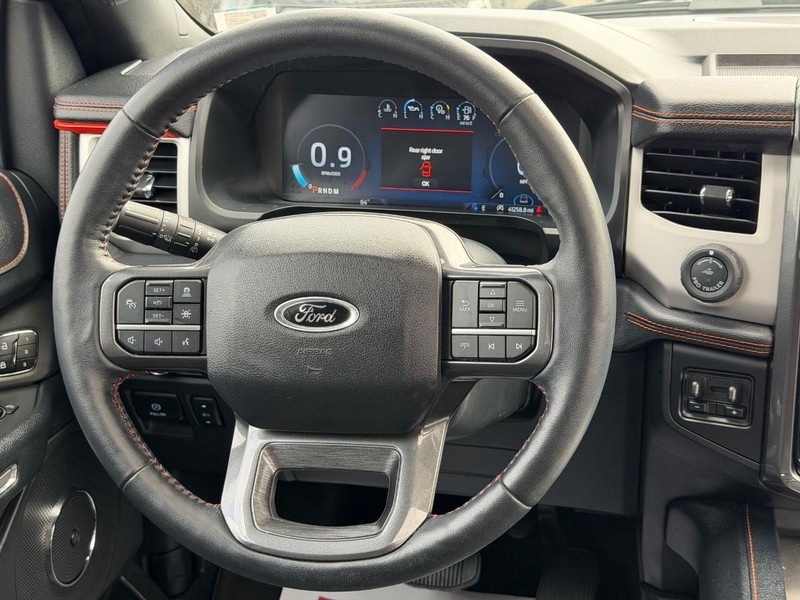 Ford Expedition Vehicle Full-screen Gallery Image 13