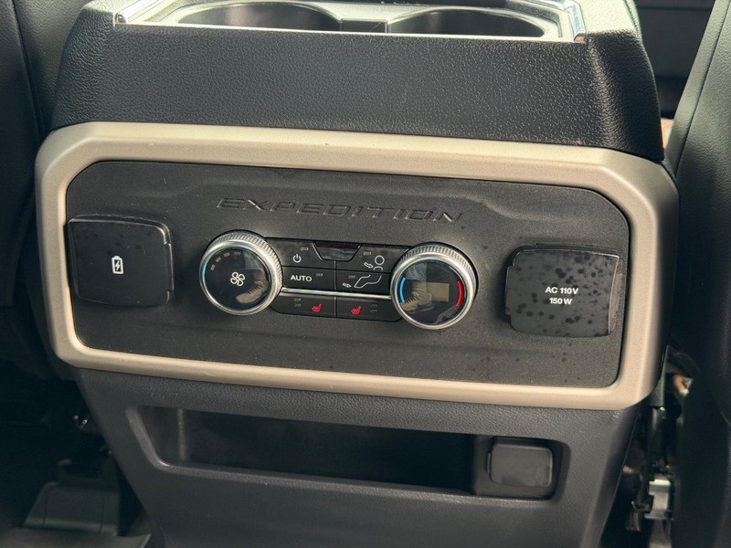 Ford Expedition Vehicle Full-screen Gallery Image 16