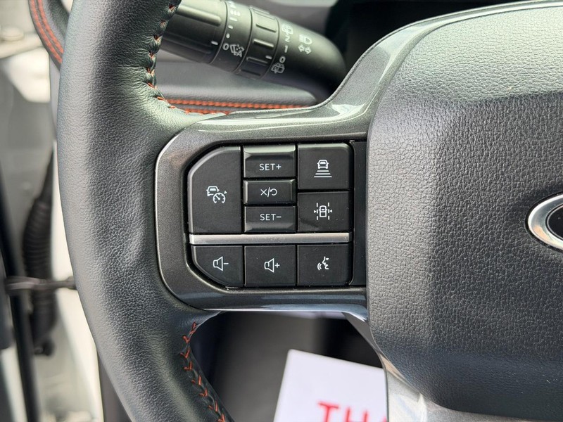 Ford Expedition Vehicle Full-screen Gallery Image 18