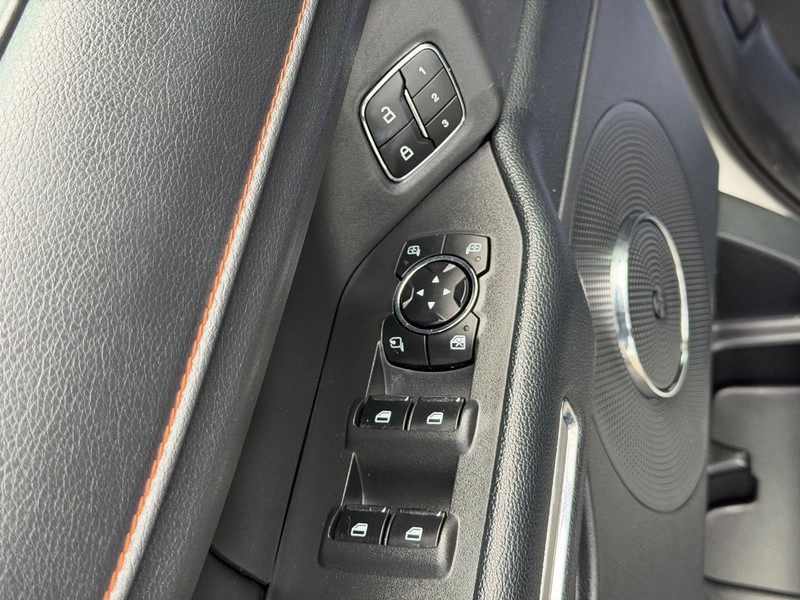 Ford Expedition Vehicle Full-screen Gallery Image 23