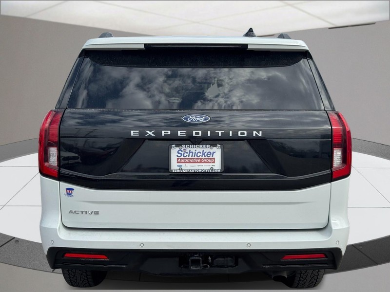 Ford Expedition Vehicle Full-screen Gallery Image 04