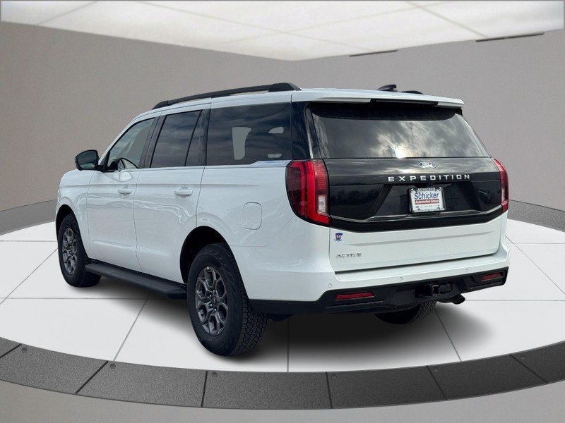 Ford Expedition Vehicle Full-screen Gallery Image 06