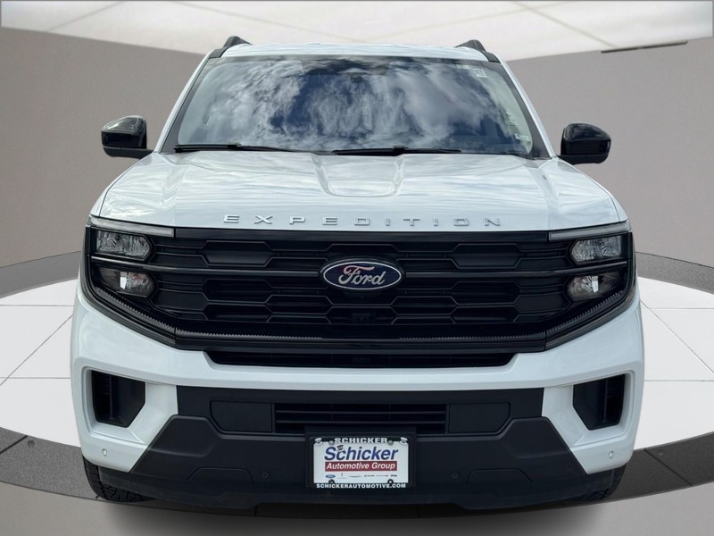 Ford Expedition Vehicle Full-screen Gallery Image 09