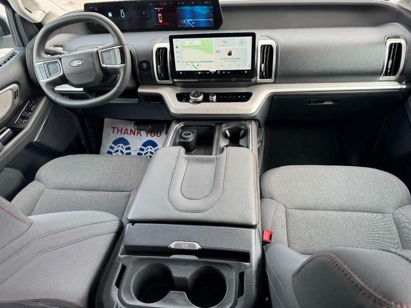 Ford Expedition Vehicle Full-screen Gallery Image 12