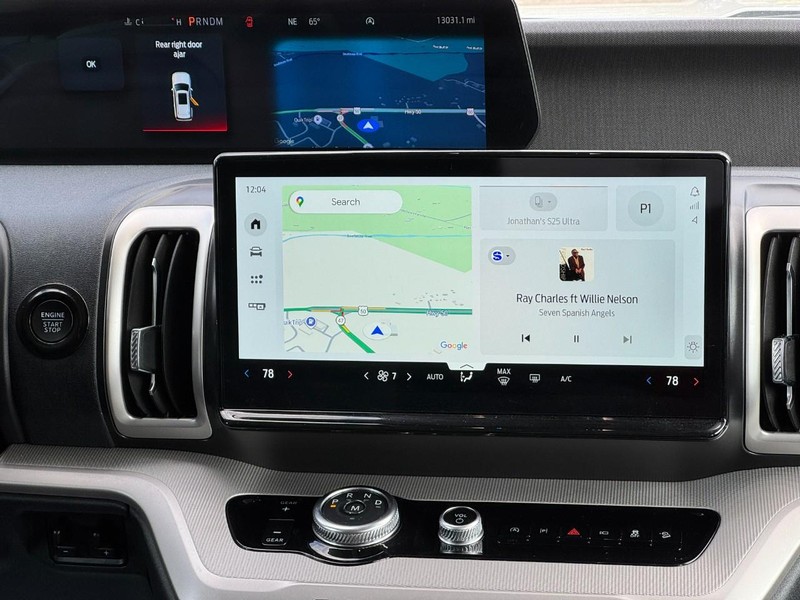 Ford Expedition Vehicle Full-screen Gallery Image 14