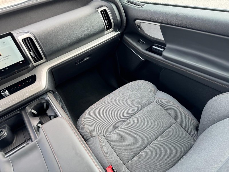 Ford Expedition Vehicle Full-screen Gallery Image 16