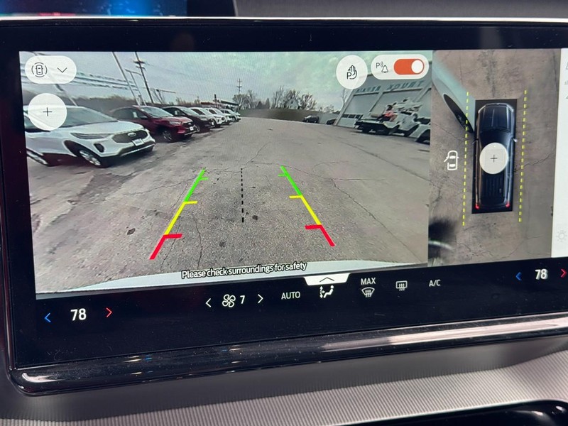 Ford Expedition Vehicle Full-screen Gallery Image 23