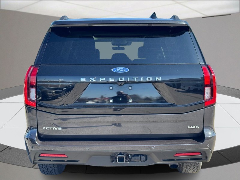 Ford Expedition Max Vehicle Full-screen Gallery Image 04