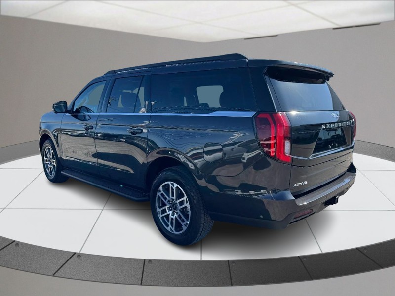 Ford Expedition Max Vehicle Full-screen Gallery Image 06