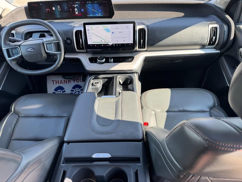 Ford Expedition Max Vehicle Full-screen Gallery Image 12