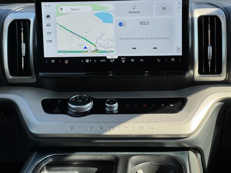 Ford Expedition Max Vehicle Full-screen Gallery Image 14