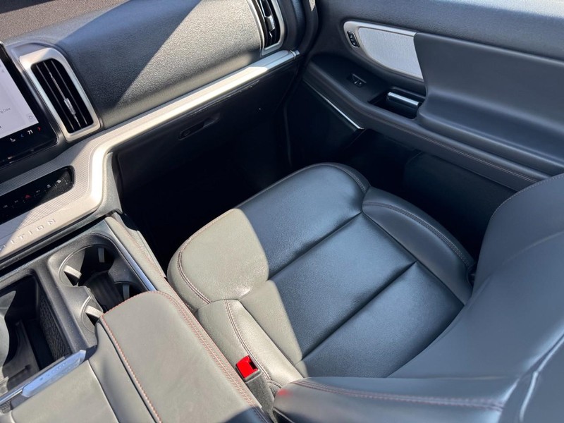 Ford Expedition Max Vehicle Full-screen Gallery Image 16