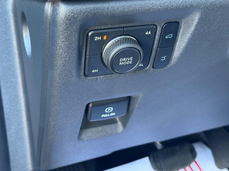 Ford Expedition Max Vehicle Full-screen Gallery Image 18